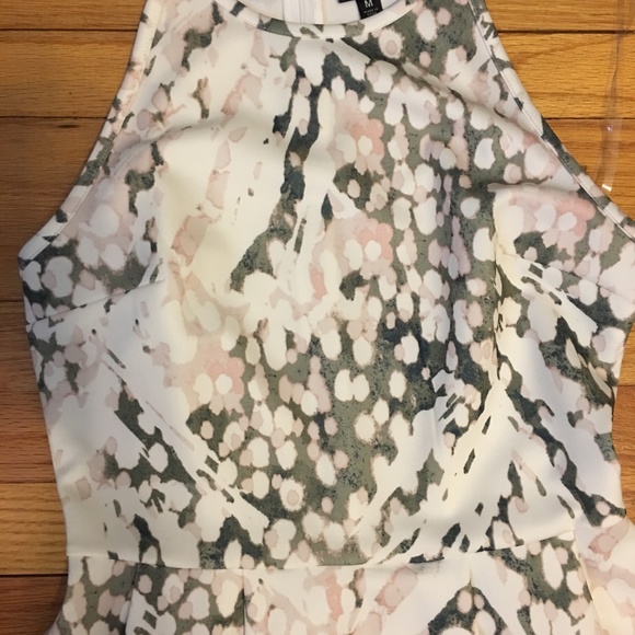 Beautiful Spring/Summer/Fall Dress - Picture 4 of 5